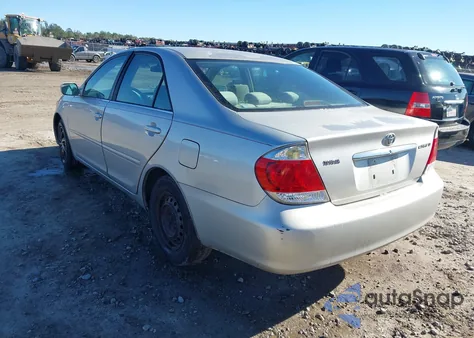 2006 Toyota Camry Le z USA, uszkodzony, nr VIN 4T1BE32KX6U664359